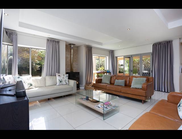 5 BEDROOM FREESTANDING TO LET IN STONEHURST MOUNTAIN ESTATE